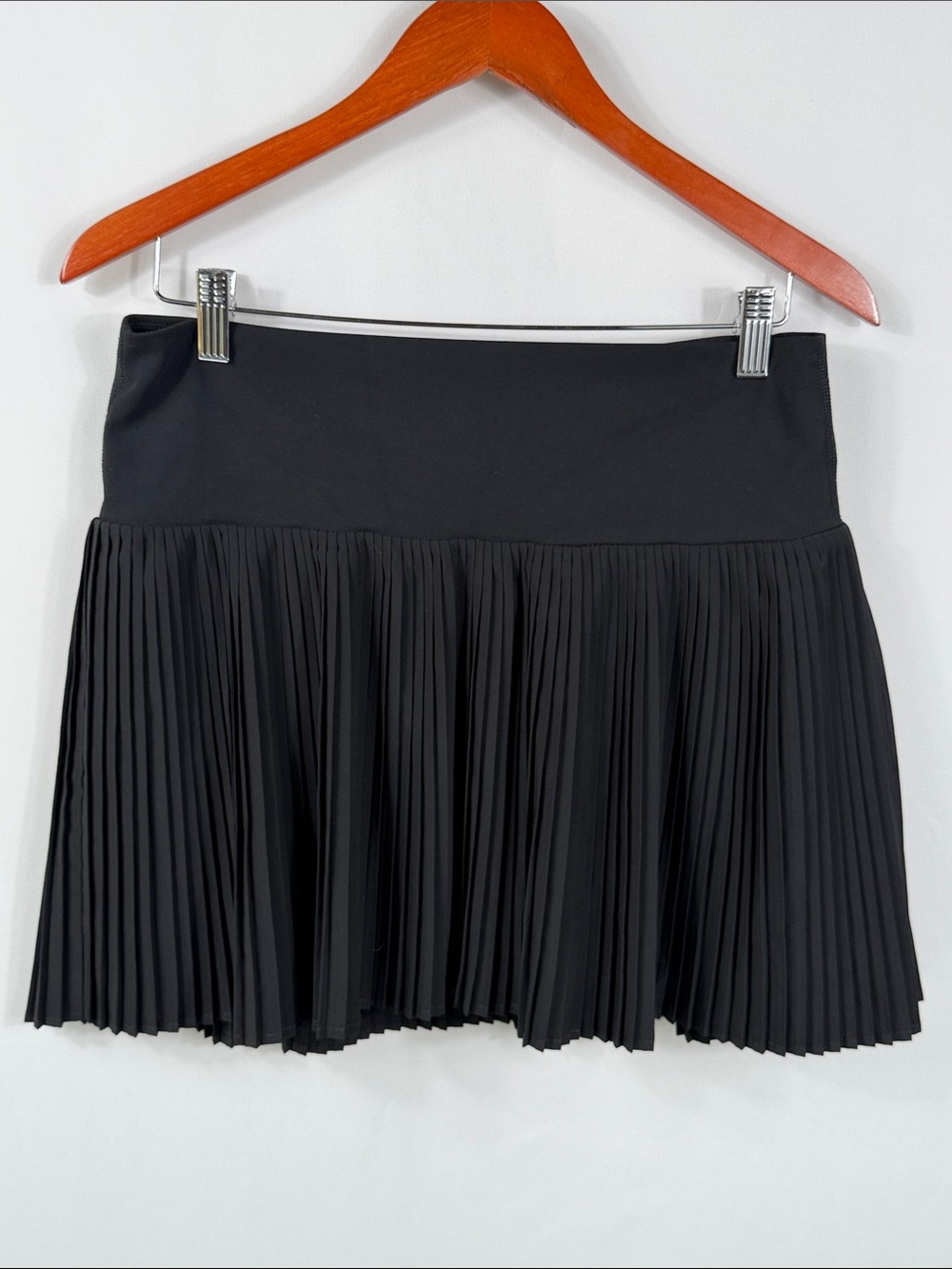 JoyLab Black Pleated Mini Skort. Skirt with shorts underneath. Womens Size L